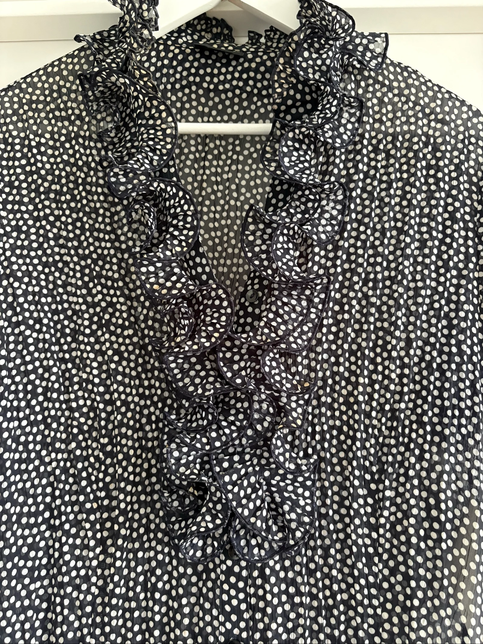 Blusa Gerry Weber negra con lunares y volantes talla 42 – photo 3